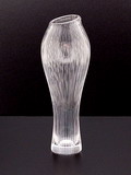  Helderglazen vaasje Foal's Foot met verticale lijnen ontwerp Tapio Wirkkala 1947 uitvoering Iittala / Finland 1957 