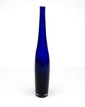  Blauwe Serica fles no.45 van donker naar lichter blauw verlopend glas met helder glazen overlay ontwerp Floris Meydam 1953 uitvoering Leerdam 