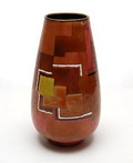  Geëmaillerd koperen Art-Deco vaas met onderglazuur goud geel- roodkoper folie ontwerper onbekend uitvoering Sarlandie Limoges / Frankrijk ca.1925 
