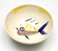  Aardewerk schaaltje van servies Poisson met polychrome decoratie van vis aan binnenzijde ontwerp Pablo Picasso 1947 uitgevoerd in het atelier van Suzanne en Georges Ramié Madoura Vallauris / Frankrijk 