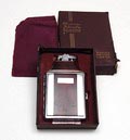 Orginele Ronson Art Deco sigaretten benzine aansteker/case Mastercase verchroomd metaal met bruin emaille en verticale gegraveerde lijnen USA ca.1935 Met orginele verpakking slechte staat 
