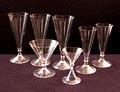  Glazen 7x van servies Funnel ontwerp Gerard Muller / Amsterdam uitvoering Josephinenhütte Schreiberhau / Bohemen ca.1925 Maten 17 cm 3x 14 cm 2x 10,1 cm 1x 9,6 cm 1x 