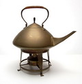  Groot geelkoperen bouilloir ketel op comfoor ontwerp en uitvoering Jan Eisenloeffel ca.1905 