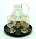  Goudluster waterkan met twee glazen op zwart matglazen schotel ontwerp A.D.Copier 1923 uitvoering Leerdam / Holland 