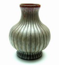  Aardewerk vaas met verticale ribbels z.g Berbas glazuur uitvoering Porceleyne Fles ca.1910 