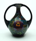  Aardewerk oorvaas met polychrome decoratie van bloemen BO decor uitvoering Ivora / Gouda ca.1920 