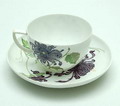 Eierschaal kop schotel met polychrome florale decoratie uitvoering Rozenburg / Den Haag ca.1910 