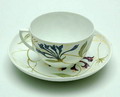  Eierschaal kop schotel met polychrome florale decoratie uitvoering Rozenburg / Den Haag ca.1910 