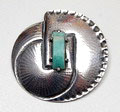  Zilveren geciseleerde broche met rechthoekige groene halfedelsteen ontwerp uitvoering A.Meyer Schoonhoven ca.1930 
