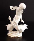  Porseleinen sculptuur van Ganzenhoedster ontwerp Karl Tutter uitvoering Hutschenreuther Kunstabteilung Selb / Duitsland 1955-'68 