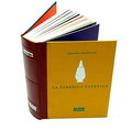  Boek Alessandro Mendini and La Fabbrica Estetica Alessi Tendense 1992 Bevat 460 pagina's met alle uitvoeringen van de dekselvaas uit de 100 Make-up serie 