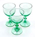  Meerblauwe witte wijn glazen 3x van servies J ontwerp K.P.C.de Bazel 1917-'18 uitvoering Glasfabriek Leerdam 