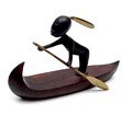  Bronzen Afrikaans figuurtje op houten kano uitvoering Hagenauer Wenen / Oostenrijk ca.1930 