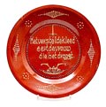  Aardewerk wandschotel met geringeloorde spreuk Het verstelde kleed eert de vrouw die het draagt uitvoering Potterie Moderne Nijmegen 1909-'12 