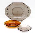  Persglazen serveerschalen 1x bruin lengte 35 cm / 1x amber lengte 20,8 cm 1x bruin lengte 17,8 cm ontwerp K.P.C de Bazel 1920 uitvoering Glasfabriek Leerdam 