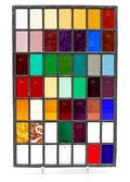 Winkel of werkplaats glas in lood voorbeeldraam met 49 verschillende genummerde glasplaatjes o.a met gebrandschilderd glaasje in de Olio techniek gebruikt door Glasatelier Bogtman Haarlem ca.1925 