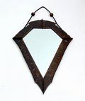  Wandspiegel in gehamerd metalen Amsterdamse School lijst ontwerp uitvoering onbekend Nederland ca.1925 