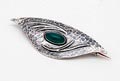  Zilveren gehamerde Amsterdamse School broche met groenglazen cabuchon geslepen steen Nederland ca.1935 
