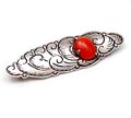  Zilveren Amsterdamse School broche met geëtste florale decoratie en met cabuchon geslepen bloedkoraal ontwerp uitvoering C.Jonker Amsterdam / Hilversum 1907-1959 Nederland ca.1935 