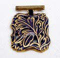  Porseleinen broche met goudglazuur uitvoering Augarten Vienna / Oostenrijk ca.1935 