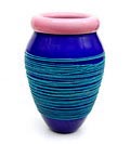  Blauw glazen vaas met rose kraag en groenglazen glasdraden ontwerp Toots Zynsky 2002 uitvoering Venini / Italië 