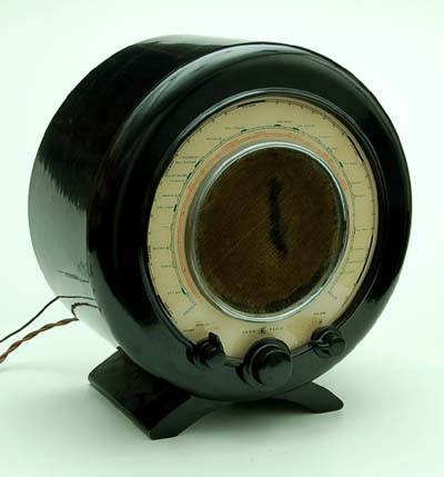 Bakelite radio Ecko type A-22 220 V executed by EK.Col Ltd / England ca.1935 