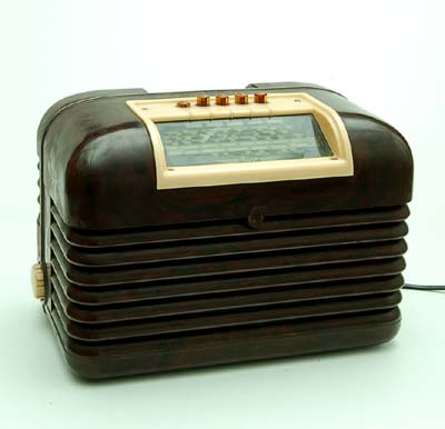 Plastic radio Bush DAC 10 220 V brown plastic cabinet with white plastic display-rim and knobs executed by Bush / England 1949-'50 