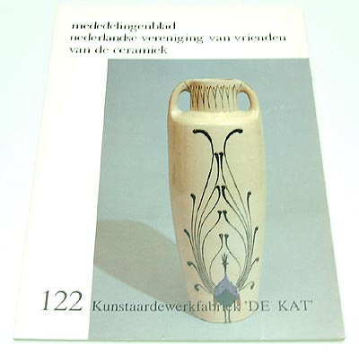 Book Kunstaardewerkfabriek ‘De Kat publication of Mededelingenblad Nederlandse Vereniging van Vrienden van de Ceramiek no 122 1986/2 original publication Kunstaardewerkfabriek ‘De Kat’ author L.J.Weijs the Netherlands Dutch text 