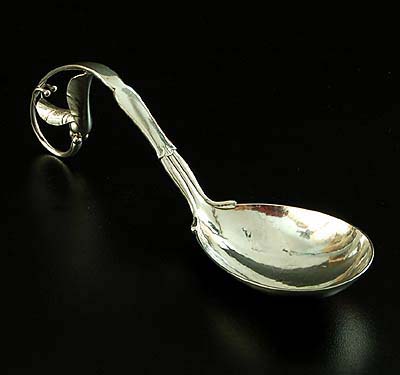 Sterling zilveren dienlepel Blossom ontwerp uitvoering Georg Jensen Denemarken 1909-'14 