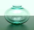 Gedrukt ovaal vaasje in meerblauw glas ontwerp A.D.Copier 1929 uitvoering Glasfabriek Leerdam 