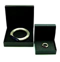 Zilveren ring binnenmaat 17 1/4 mm armband Orgone binnenmaat 66 mm 1e gehalte zilver met één in rood één in blauw gelakte binnenzijde ontwerp Marc Newson ca.1994 uitgevoerd voor Chi ha paura / Schoonhoven 
