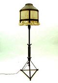 IJzeren staande lamp met zijden kap ontwerp Jac.van der Bosch ca.1900 uitvoering voor t Binnenhuis / Raadhuisstraat Amsterdam 