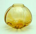 Amberglazen vaas Mira ontwerp W.J.Rozendaal 1931 uitvoering Kristalunie Maastricht 