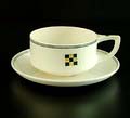 Aardewerk kop schotel van koffieservies 1000 voorzien van decor Blokjesmodern ontwerp C.J.van der Hoef 1904 uitvoering Plateelbakkerij Zuid-Holland 
