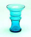Zgn Pottenkijkertje uitgevoerd in blauw/groen glas ontwerp Jan van der Vaart 1994 uitvoering Glasfabriek Leerdam 
