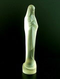 Persglazen gesatineerde Madonna met kind ontwerp 1929 door Stef Uiterwaal 1889-1960 uitvoering Glasfabriek Leerdam 