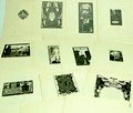 De complete serie van 63 van blok gedrukte houtsnedes op Banzay papier ontwerp K.P.C.de Bazel uitgave uit 1925 Alle houtsneden werden van de oorspronkelijke blokken gedrukt De Bazel maakte de houtsneden tussen 1894 en 1903 De eerste 23 bladen verschenen tussen 1894 en 1895 in het tijdschrift Licht en Waarheid De overige betreffen vnl Amsterdamse en bouwkundige onderwerpen en vignetten voor eigen gebruik 