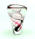 Dikwandig helder glazen KristalUniek vaasje met gekleurde glasslierten in aubergine ontwerp Max Verboeket 1960 uitvoering Kristalunie Maastricht 