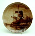 Aardewerk wandschotel met monochrome beschildering van molens in landschap decor-ontwerp toegeschreven aan Henri Breetvelt 1902-'06 uitvoering Société Céramique Maastricht 