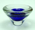  Dikwandig glazen vaasje serica no.53 blauwe kern met helderglazen overlay met ingesloten netwerk van luchtbelletjes ontwerp A.D.Copier 1936 Glasfabriek Leerdam 