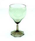 Bourgogneglas van servies Peer met 8-kantig geslepen voet ontwerp A.D.Copier 1927 uitvoering Glasfabriek Leerdam 