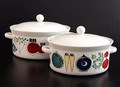 Aardewerk dekselpannen 2 maten Picknick ontwerp Marianne Westman 1956 uitvoering Rörstrand / Zweden 