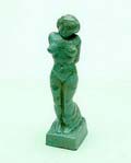 Groen geglazuurd aardewerk sculptuur naakt ontwerp uitvoering Lajos d'Ebneth Hongarije 1902- Peru 1982 in eigen atelier in Nederland ca.1946 hierbij boekje Lajos d'Ebneth studie van een ontwikkelingsgang auteur Jos de Gruyter 1946 