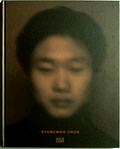  Kyungwoo Chun photographs video performances fotograaf Kyungwoo Chun 1e druk uitgave van Hatje Cantz Ostfildern-Ruit / Duitsland 2005 tekst door Stephan Berg Minseong Kim en Susanne Pfeffer vormgeving door Andreas Platzgummer gelimiteerde Collectors Editie gesigneerd en genummerd 10/25 met gesigneerde en genummerde foto 10/25 