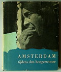 Amsterdam tijdens den hongerwinter fotografen Emmy Andriesse Cas Oorthuys Ad Windig Krijn Taconis en anderen 1e druk uitgave van Uitgeverij Contact in samenwerking met De Bezige Bij Amsterdam 1947 tekst door Max Nord 