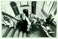Silver print Kayak fotograaf Gijsbert Hanekroot 1945 - print uit ca.1973 5 leden van de popgroep Kayak gefotografeerd in de Hollandse Manege de 6e persoon is de fotograaf Anton Corbijn toen nog in opleiding bij Gijsbert Hanekroot 