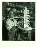  Silver print Bert Nienhuis in atelier 1948/1949 fotograaf Emmy Andriesse 1914 - 1953 druk uit 1975 door Wies Meesters foto is onderdeel van een serie portretten van kunstenaars in hun atelier gemaakt in opdracht van het Stedelijk Museum Amsterdam 1948 - 1949 deze druk is gemaakt in opdracht van Galerie Fiolet t.b.v een tentoonstelling in het van Gogh Museum / Amsterdam in 1975 