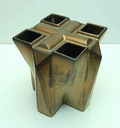 Bronskleurige aardewerk vaas tulpentoren element ontwerp uitvoering Jan van der Vaart 1989 