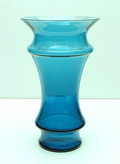 Groenblauwe glazen Serica-vaas no.8 van de 25 ontwerp Jan van der Vaart 1994-'97 uitvoering Leerdam 