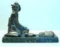 Verzilverd metalen tafelstuk Statua op marmeren voet ontwerp P.Berjean / Frankrijk ca.1930 
